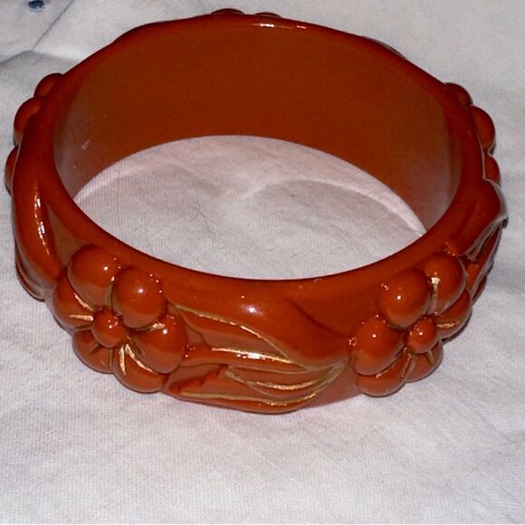Vintage rust orange floral plastic bangle bracelet - Picture 4 of 9